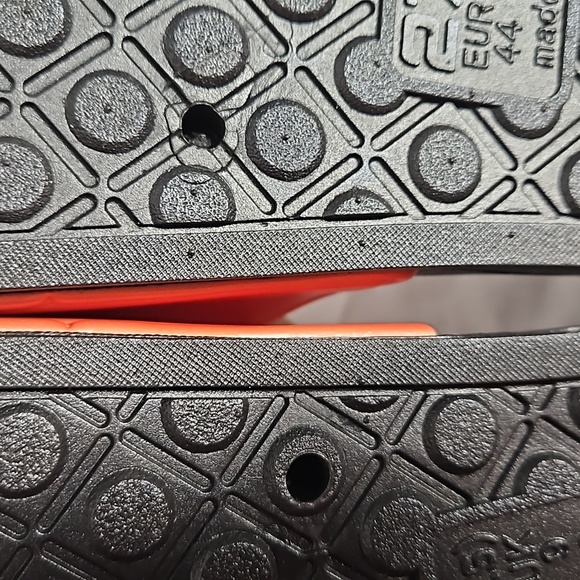 Flip Flops for Men, of a Women Print. B2 - Picture 9 of 12